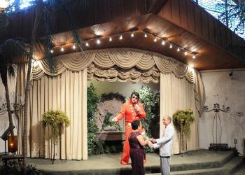 elvis wedding chapel in vegas
