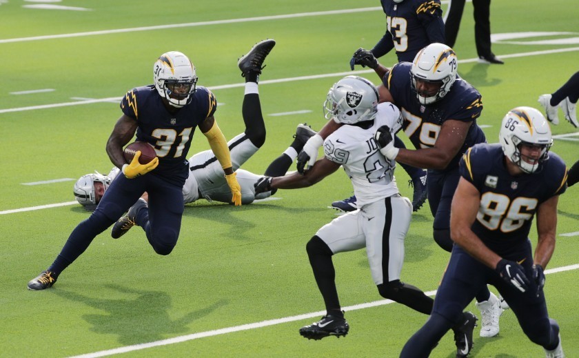 5 Biggest Plays From Sunday's Raiders vs Chargers Game