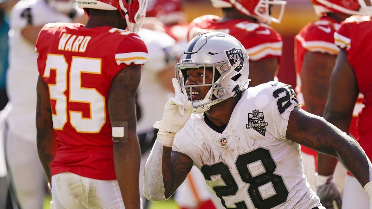 5 Biggest Plays From the Chiefs vs Raiders Game