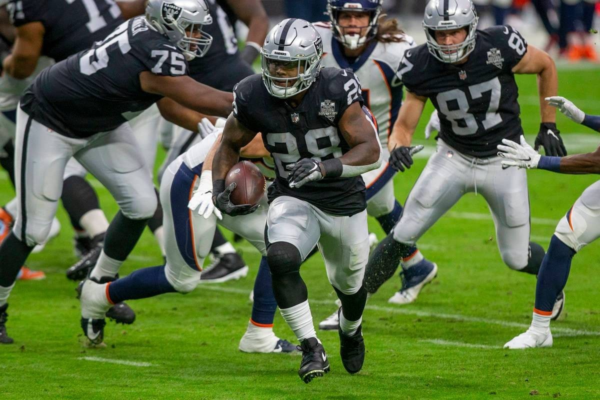 5 Mind-blowing Plays From Sunday's Raiders vs Broncos Game