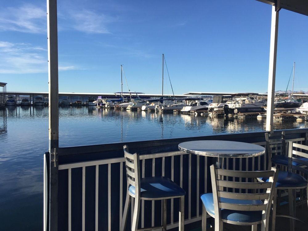 Where to Grab Lunch Near Lake Mead
