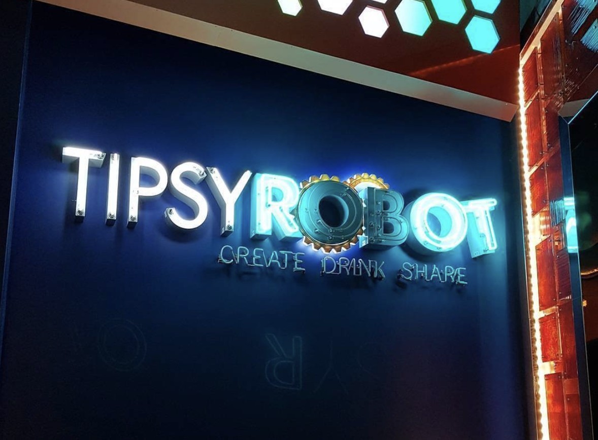 Let The Tipsy Robot Mix Your Next Drink on The Strip