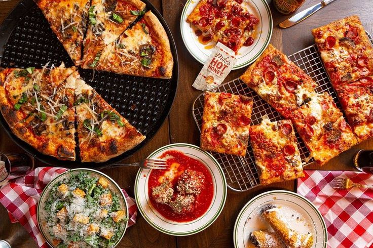 7 Essential Pizza Shops in Las Vegas