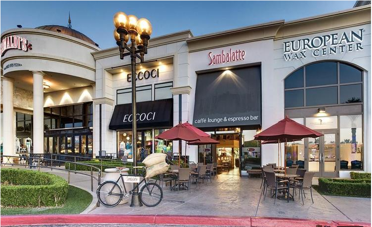 Eat Lunch with Your Dog at These Pet-Friendly Vegas Restaurants