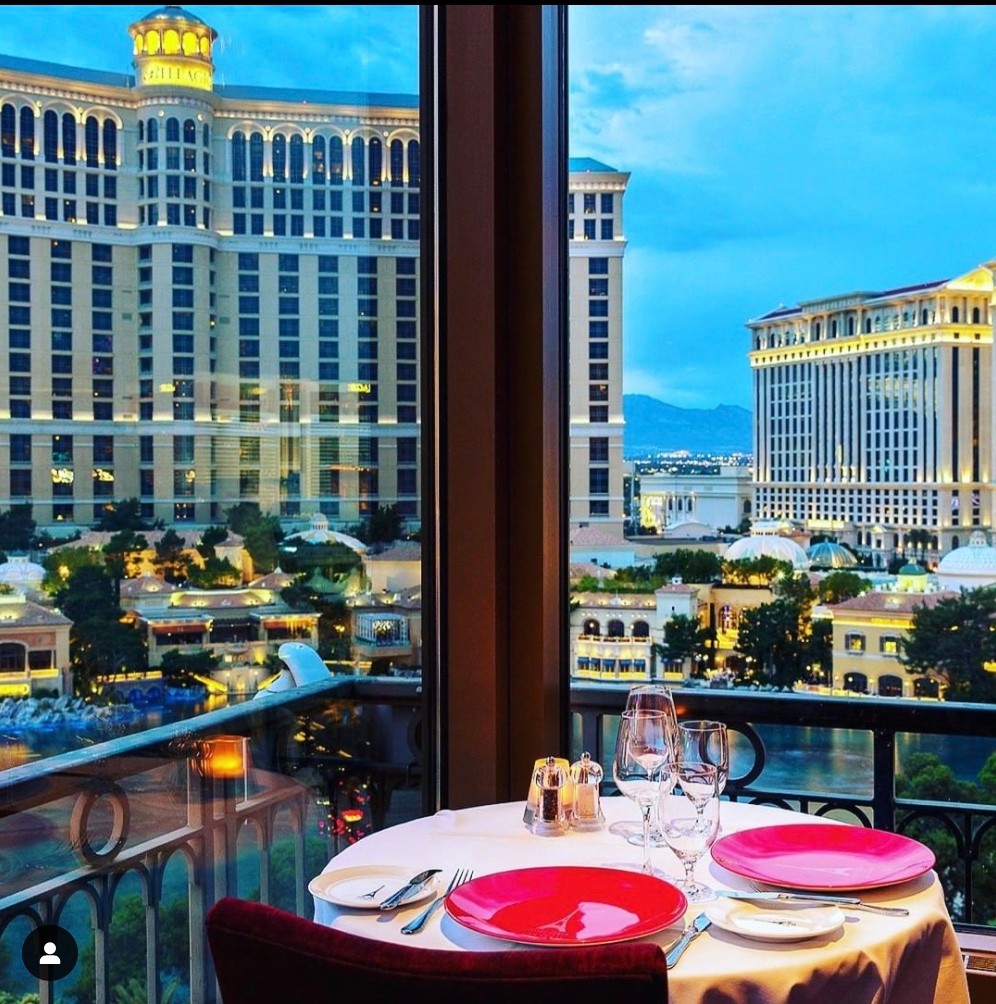 Celebrate Your Anniversary at Vegas' Most Romantic Restaurants