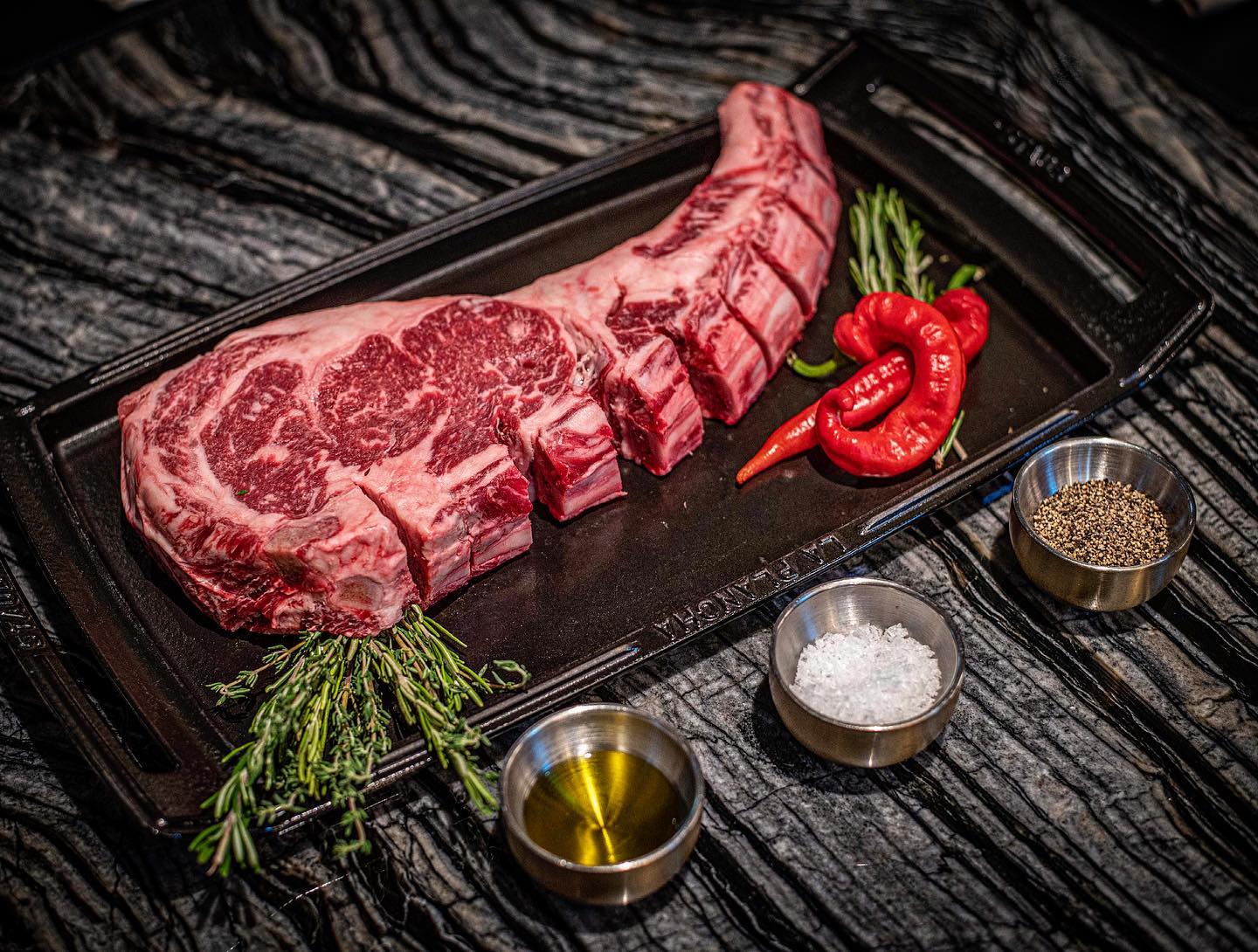 Get The Ultimate Dining Experience in These Romantic Vegas Restaurants