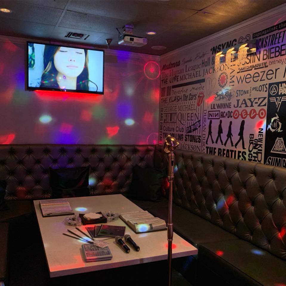 Sing Along at These Las Vegas Karaoke Bars