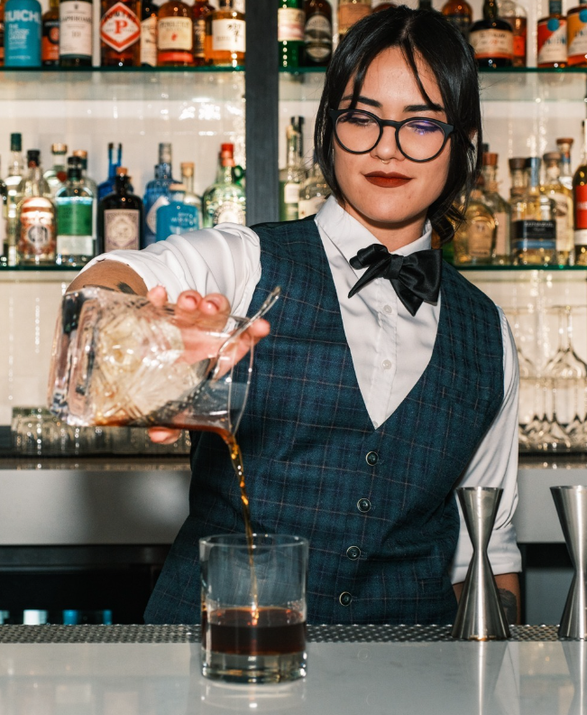 bartender ouring a drink 