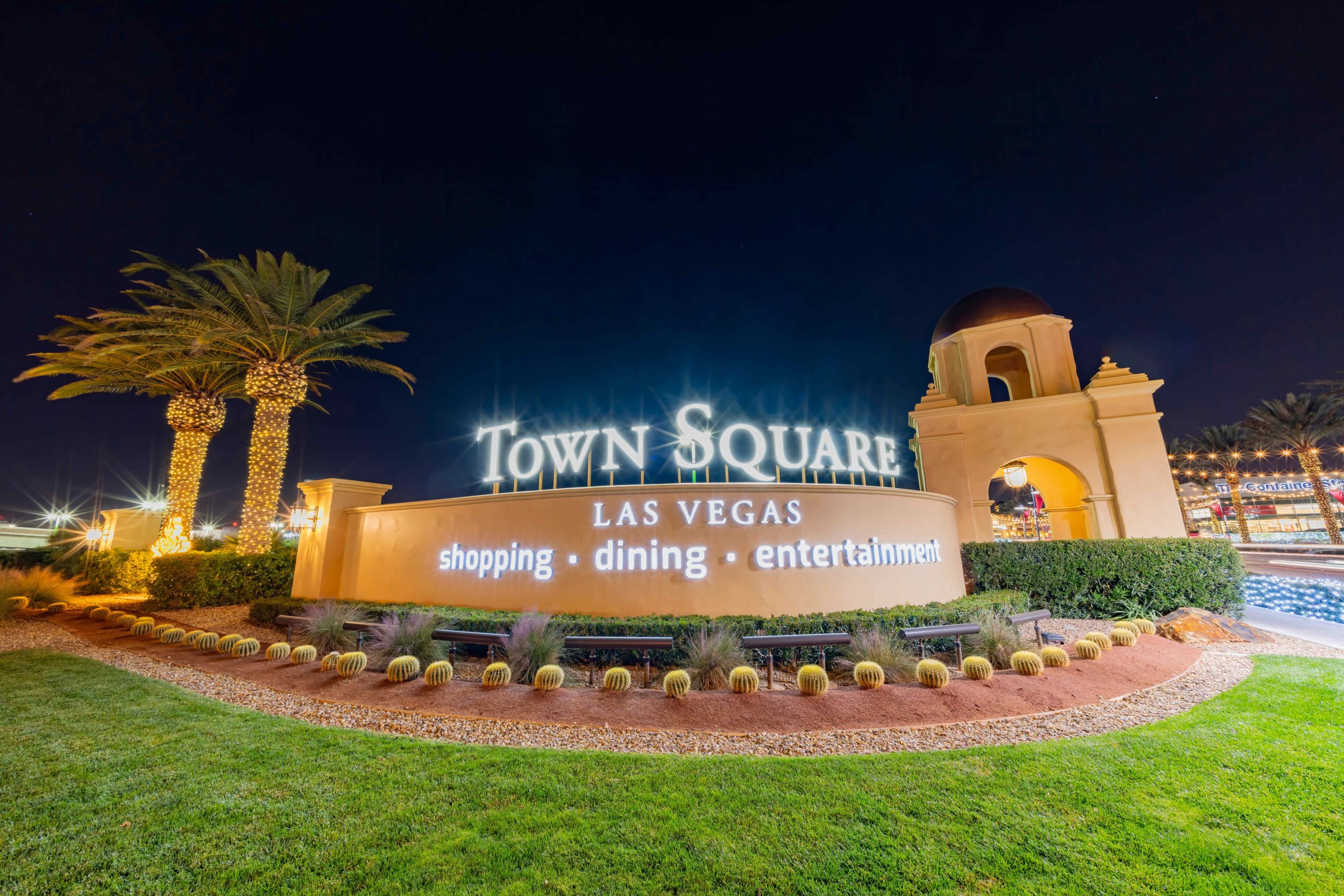 Town Square Shopping Mall Las Vegas Review: Stores, Food & Vibes